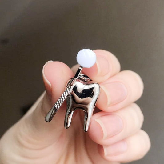 Tooth Charm Brooch – Perfect for Dentists & Dental Assistants